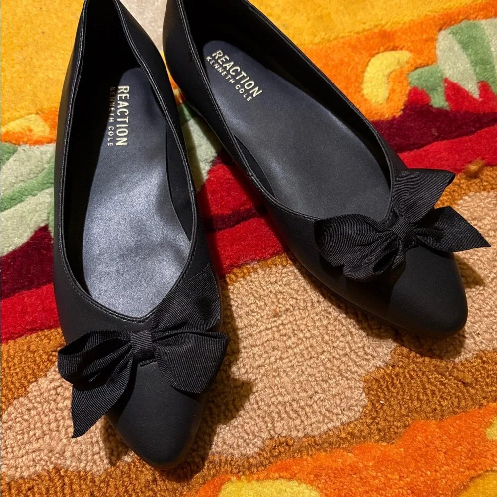 Kenneth Cole Reaction Lily Bow Flats - Picture 2 of 4